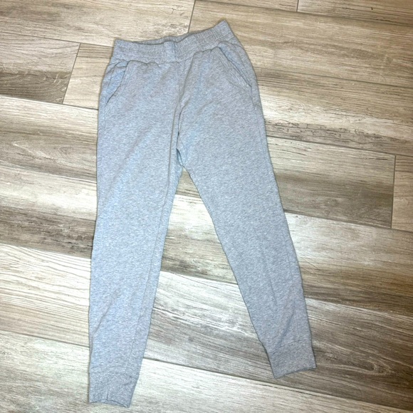 ALO Yoga Pants - ALO SWEAT PANTS GREY SIZE XS